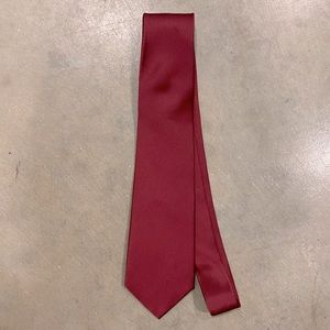Men’s maroon tie